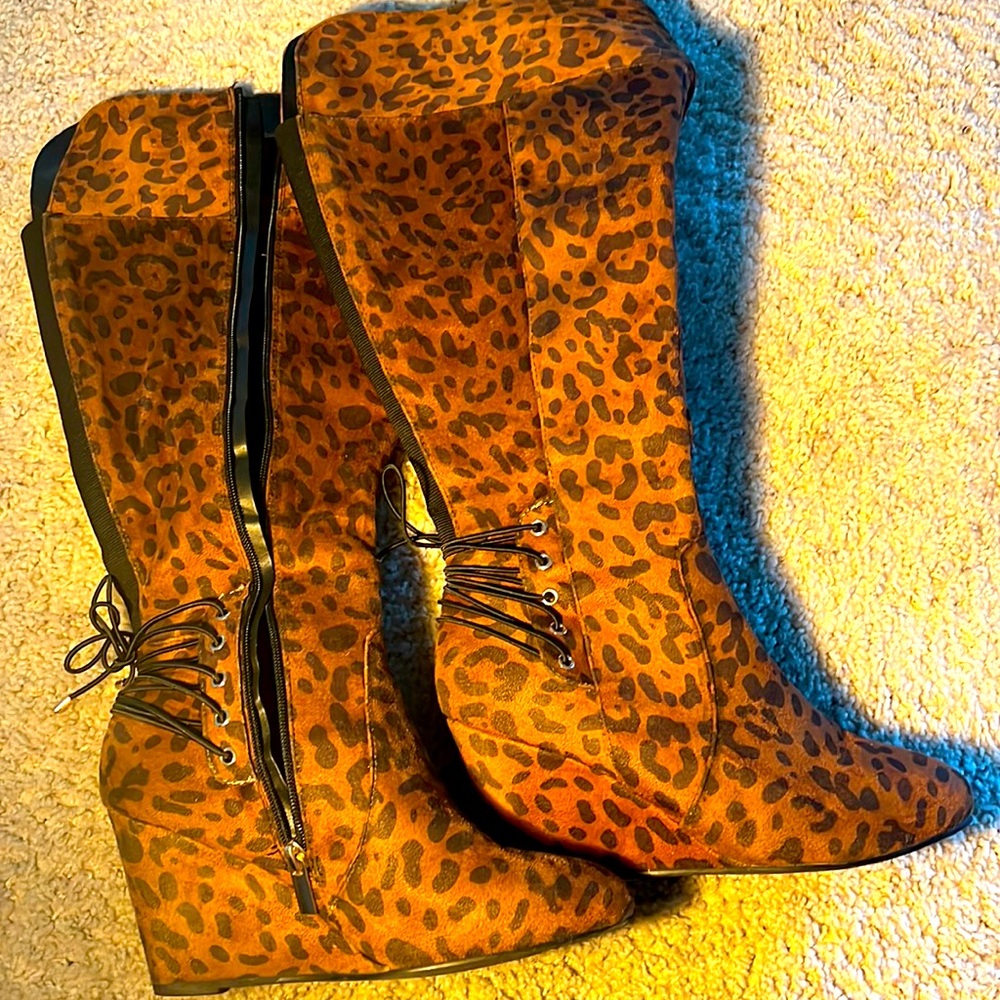 Women’s Fashion Boot: Wedge heel, cheetah print, just below knee. Wide size 9